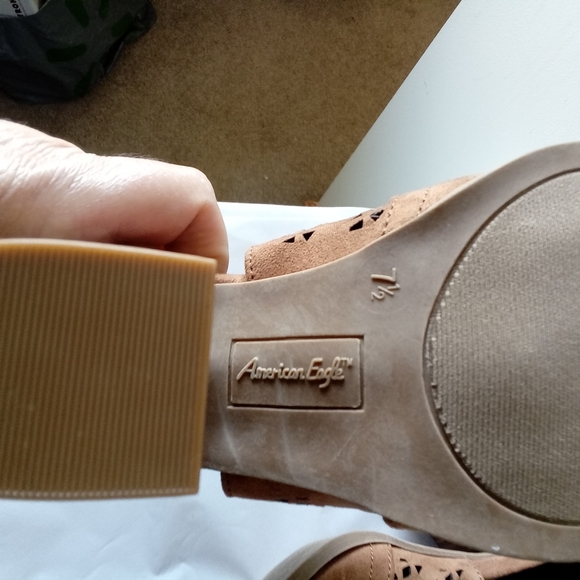 American Eagle Women's Size 7.5 Cut Out Peep Toe Bootie Brown Faux Suede NWT - Picture 8 of 9